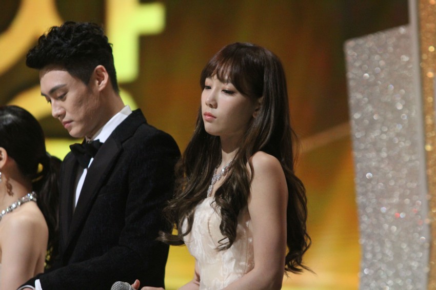 [PIC][16-01-2014]Hình ảnh từ "JTBC 28th Golden Disk Award" của MC TaeYeon và Tiffany vào tối nay + SNSD giành chiến thắng với 2 giải thưởng - Page 3 Viewimage